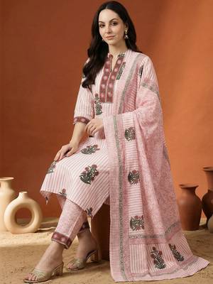 Women Printed Regular Pure Cotton Kurta with Trousers & With Dupatta 1