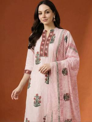 Women Printed Regular Pure Cotton Kurta with Trousers & With Dupatta 2