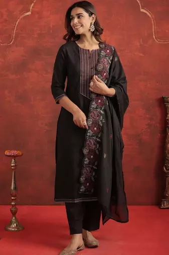 Embroidered Round Neck Thread Work Pure Cotton Kurta With Trousers & Dupatta