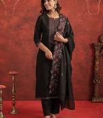 Embroidered Round Neck Thread Work Pure Cotton Kurta With Trousers & Dupatta