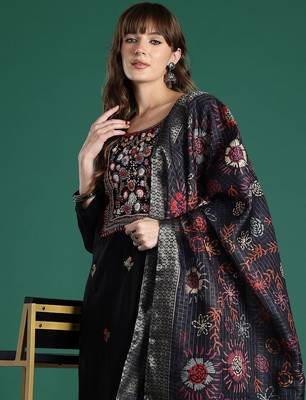 Floral Embroidered Regular Thread Work Kurta with Trousers & With Dupatta 1