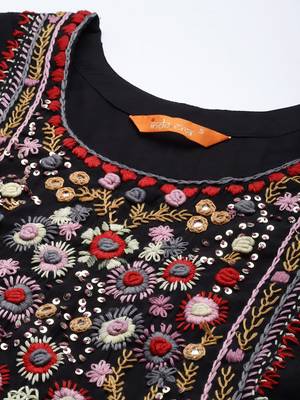 Floral Embroidered Regular Thread Work Kurta with Trousers & With Dupatta 2