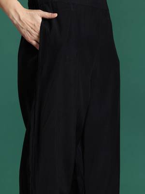 Floral Embroidered Regular Thread Work Kurta with Trousers & With Dupatta 3