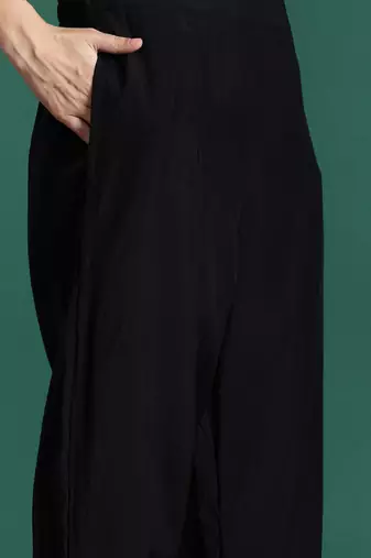 Floral Embroidered Regular Thread Work Kurta with Trousers & With Dupatta