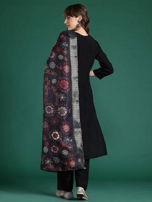 Floral Embroidered Regular Thread Work Kurta with Trousers & With Dupatta 7
