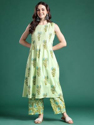 Floral Printed Regular Pure Cotton Kurta with Palazzos 1