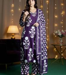 Floral Printed V-Neck Pure Cotton Straight Kurta With Trousers And Dupatta