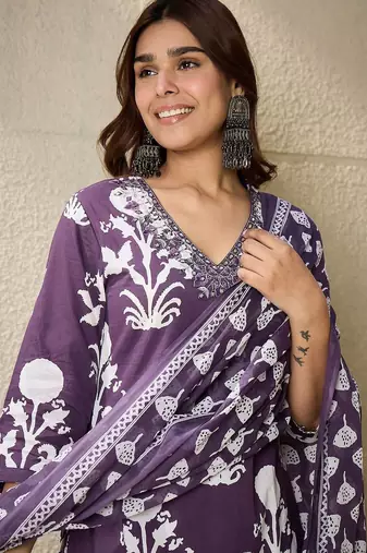 Floral Printed V-Neck Pure Cotton Straight Kurta With Trousers And Dupatta