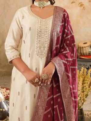 Ethnic Motifs Embroidered Regular Sequinned Kurta with Trousers & Dupatta 2