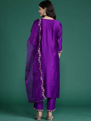 Floral Embroidered Sequinned Liva Kurta With Trousers & Dupatta 7