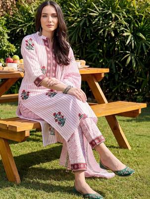 Women Floral Printed Regular Pure Cotton Kurta with Trousers & With Dupatta 1