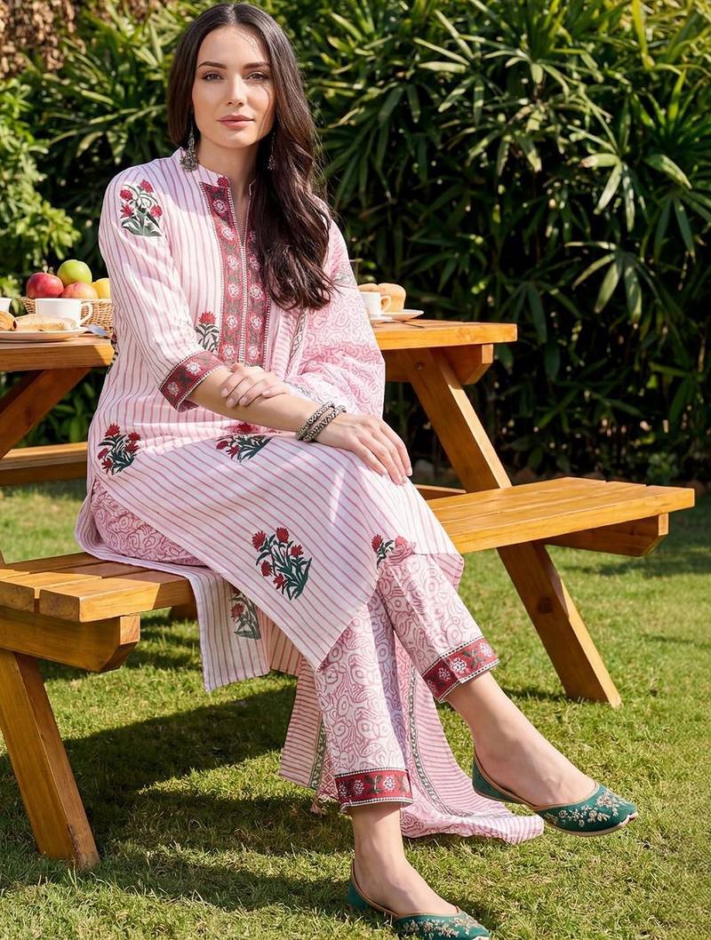 Women Floral Printed Regular Pure Cotton Kurta with Trousers & With Dupatta