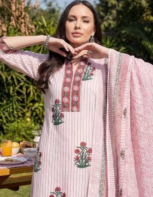 Women Floral Printed Regular Pure Cotton Kurta with Trousers & With Dupatta 2