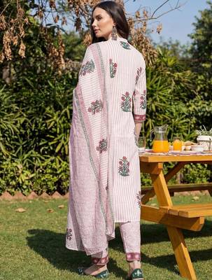 Women Floral Printed Regular Pure Cotton Kurta with Trousers & With Dupatta 6