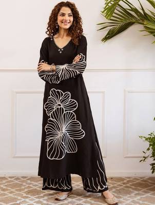 Women Floral Printed Regular Thread Work Kurta with Palazzos 1