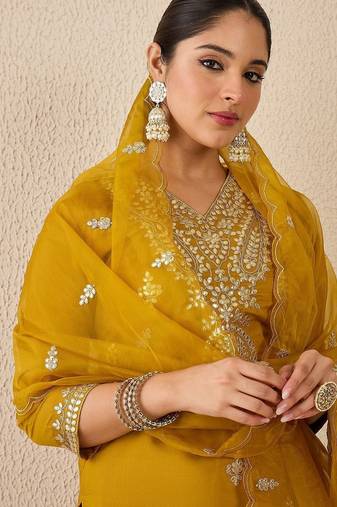 Women Ethnic Motifs Embroidered Kurta With Trousers & Dupatta Kurta Sets