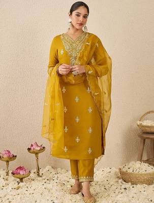 Women Ethnic Motifs Embroidered Kurta With Trousers & Dupatta Kurta Sets 2