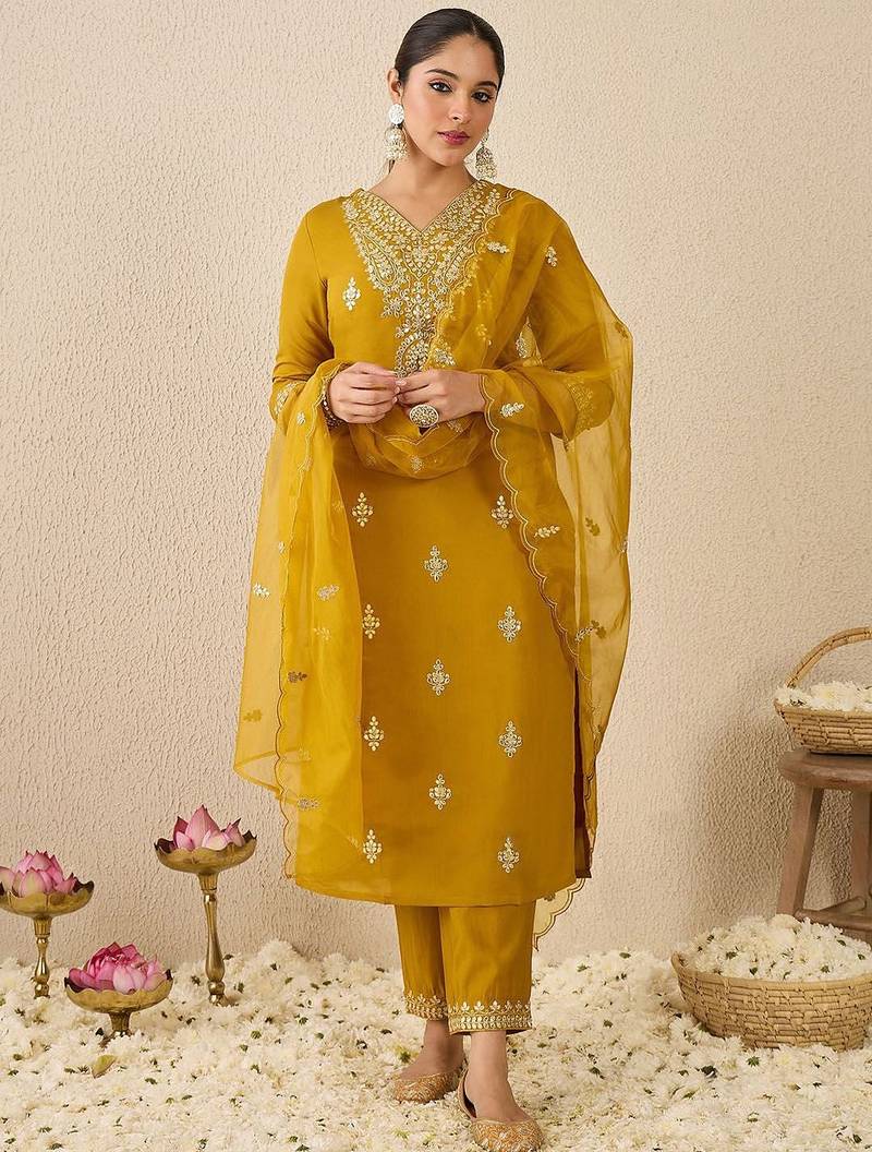 Women Ethnic Motifs Embroidered Kurta With Trousers & Dupatta Kurta Sets