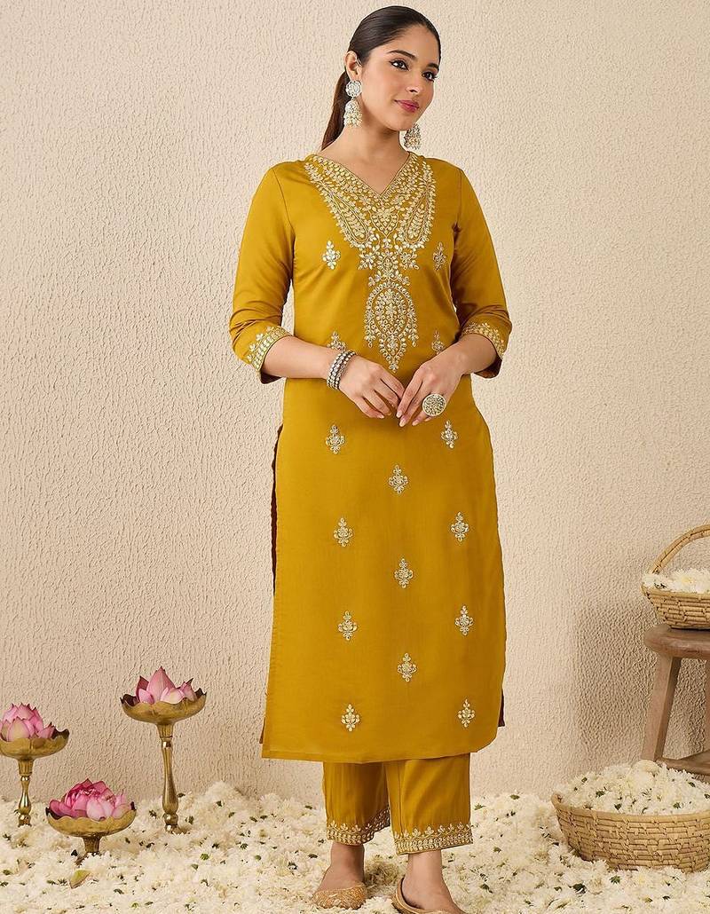 Women Ethnic Motifs Embroidered Kurta With Trousers & Dupatta Kurta Sets