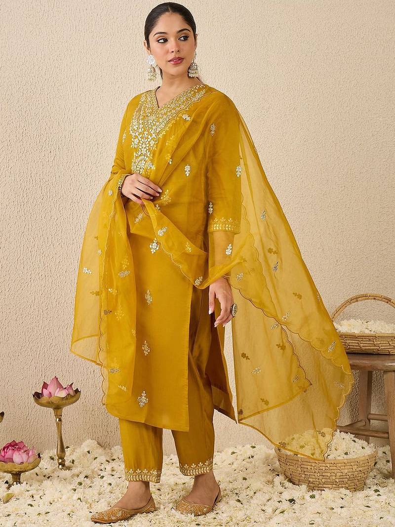 Women Ethnic Motifs Embroidered Kurta With Trousers & Dupatta Kurta Sets