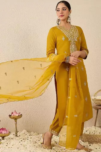 Women Ethnic Motifs Embroidered Kurta With Trousers & Dupatta Kurta Sets