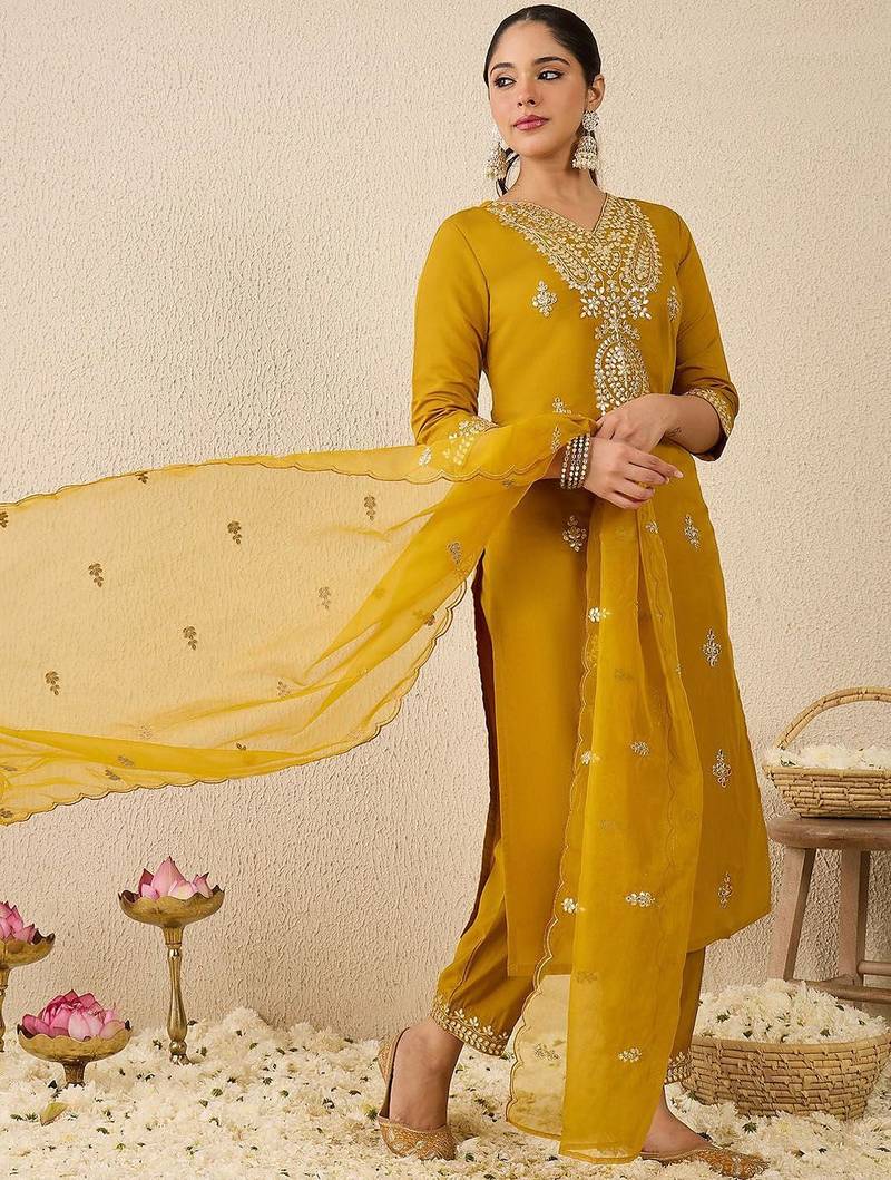 Women Ethnic Motifs Embroidered Kurta With Trousers & Dupatta Kurta Sets
