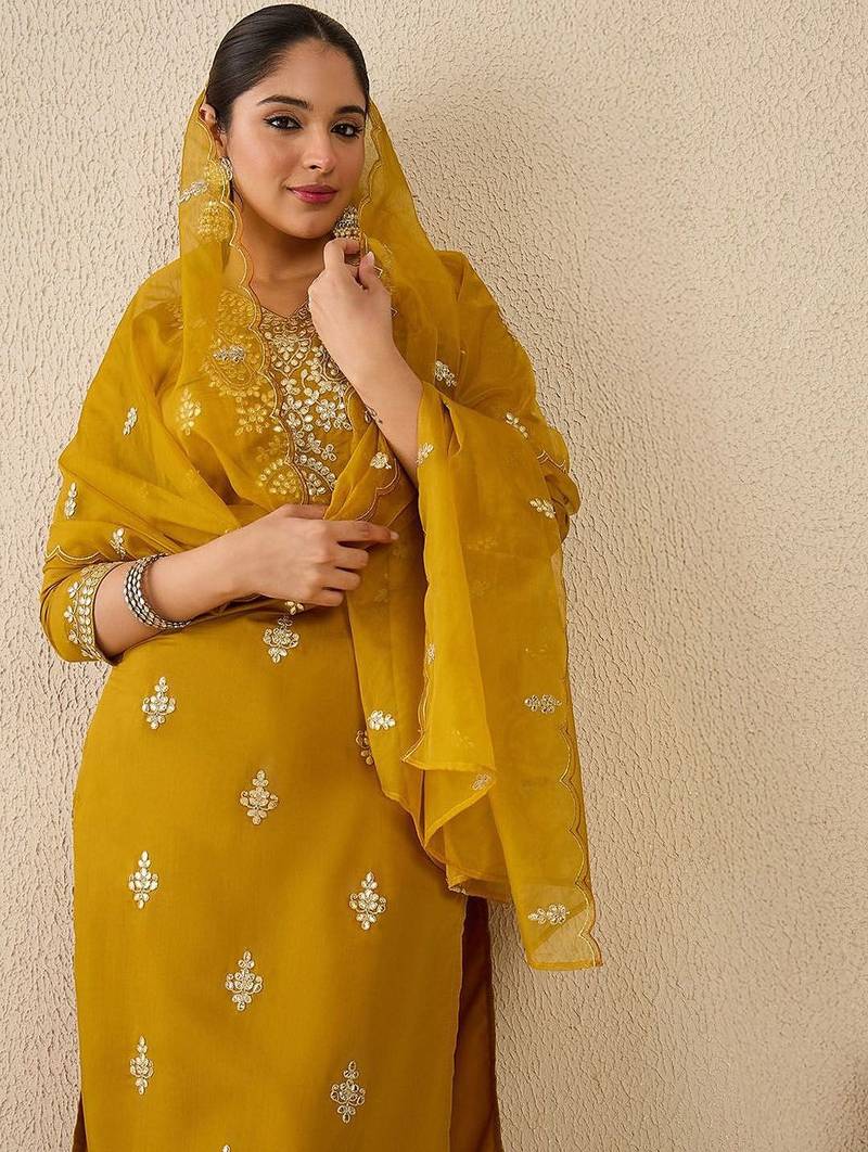 Women Ethnic Motifs Embroidered Kurta With Trousers & Dupatta Kurta Sets