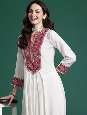 Ethnic Motifs Embroidered Pleated Mirror Work Kurta with Trousers 1