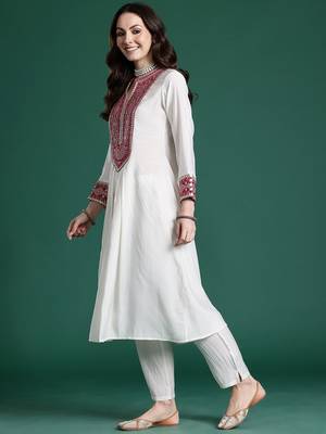 Ethnic Motifs Embroidered Pleated Mirror Work Kurta with Trousers 5