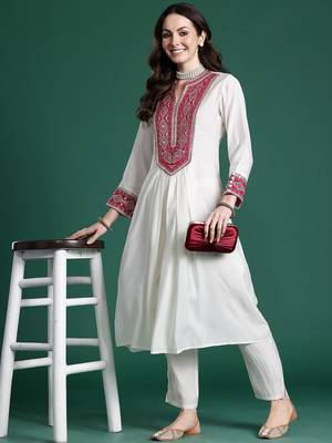 Ethnic Motifs Embroidered Pleated Mirror Work Kurta with Trousers 7