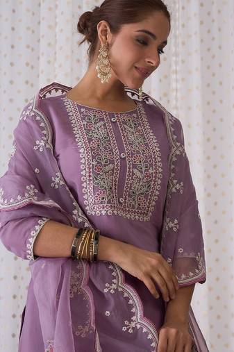 Floral Embroidered Round Neck Thread Work Kurta with Trousers & Dupatta