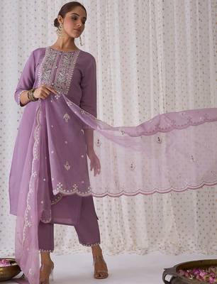 Floral Embroidered Round Neck Thread Work Kurta with Trousers & Dupatta 2