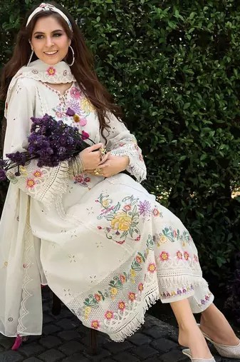 Women Floral Embroidered Regular Sequinned Pure Cotton Kurta with Trousers & With Dupatta