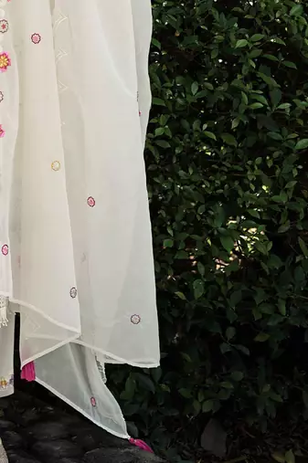 Women Floral Embroidered Regular Sequinned Pure Cotton Kurta with Trousers & With Dupatta
