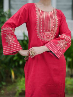 Women Ethnic Motifs Embroidered Regular Sequinned Kurta with Trousers 3