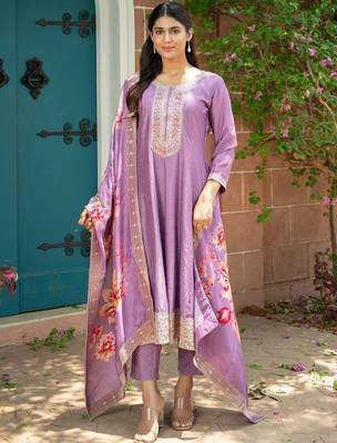 Women Floral Embroidered Regular Sequinned Kurta with Trousers & With Dupatta 2