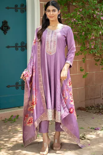 Women Floral Embroidered Regular Sequinned Kurta with Trousers & With Dupatta