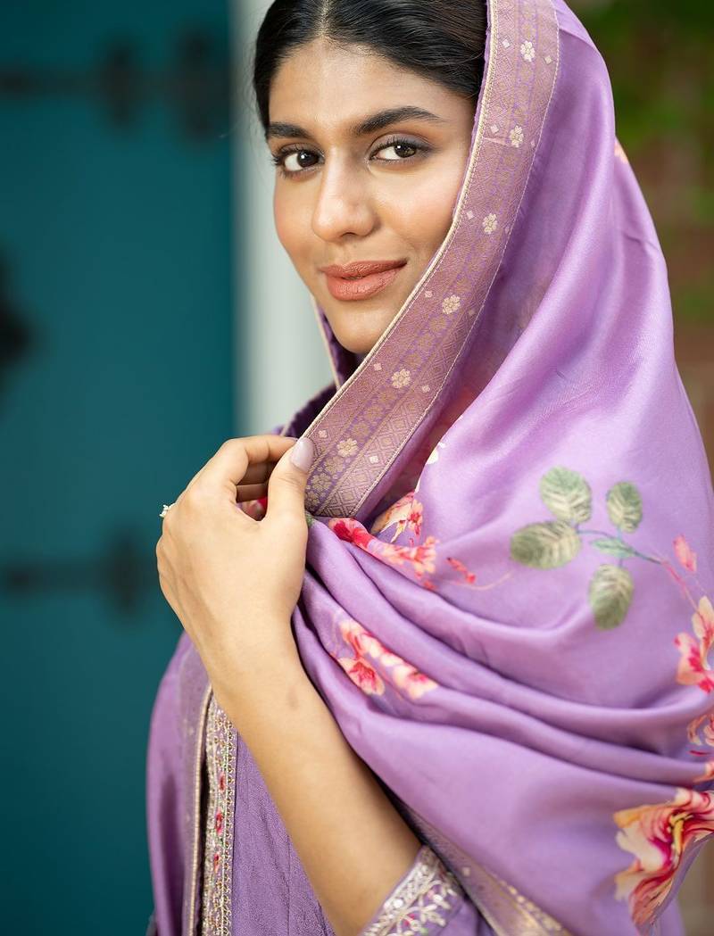 Women Floral Embroidered Regular Sequinned Kurta with Trousers & With Dupatta