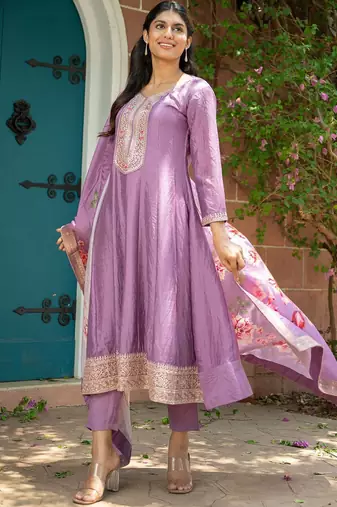 Women Floral Embroidered Regular Sequinned Kurta with Trousers & With Dupatta