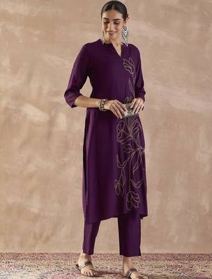 Women Floral Embroidered Regular Kurta with Trousers 1