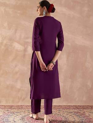 Women Floral Embroidered Regular Kurta with Trousers 4