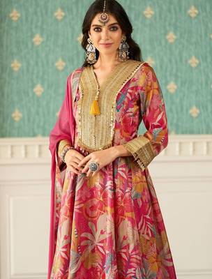 Floral Printed V-Neck Zari Anarkali Kurta & Trousers With Dupatta 5