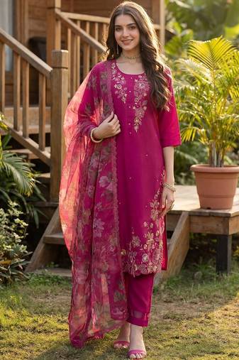 Women Floral Embroidered Regular Thread Work Liva Kurta with Trousers & With Dupatta