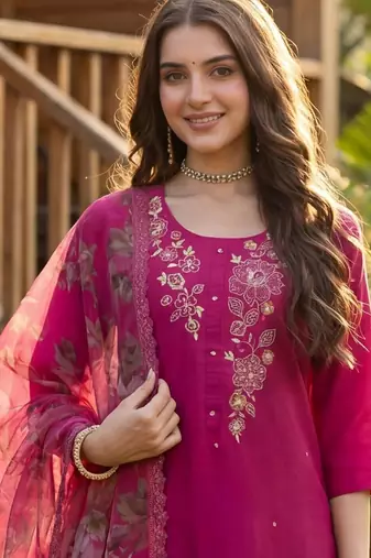 Women Floral Embroidered Regular Thread Work Liva Kurta with Trousers & With Dupatta