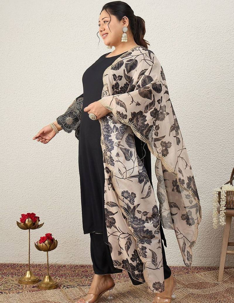 Plus Size Ethnic Motifs Regular Kurta with Trousers & With Dupatta