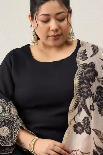 Plus Size Ethnic Motifs Regular Kurta with Trousers & With Dupatta