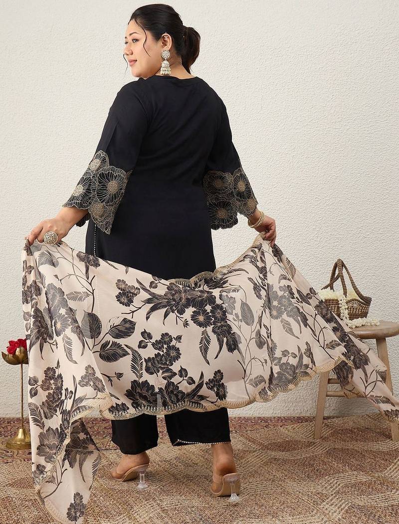 Plus Size Ethnic Motifs Regular Kurta with Trousers & With Dupatta
