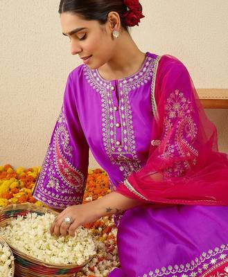 Women Ethnic Motifs Embroidered Zardozi Work Kurta with Trousers & Dupatta 1
