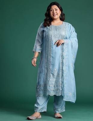 Plus Size Sequinned Kurta With Trousers & Dupatta 5