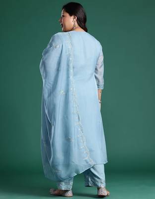 Plus Size Sequinned Kurta With Trousers & Dupatta 7
